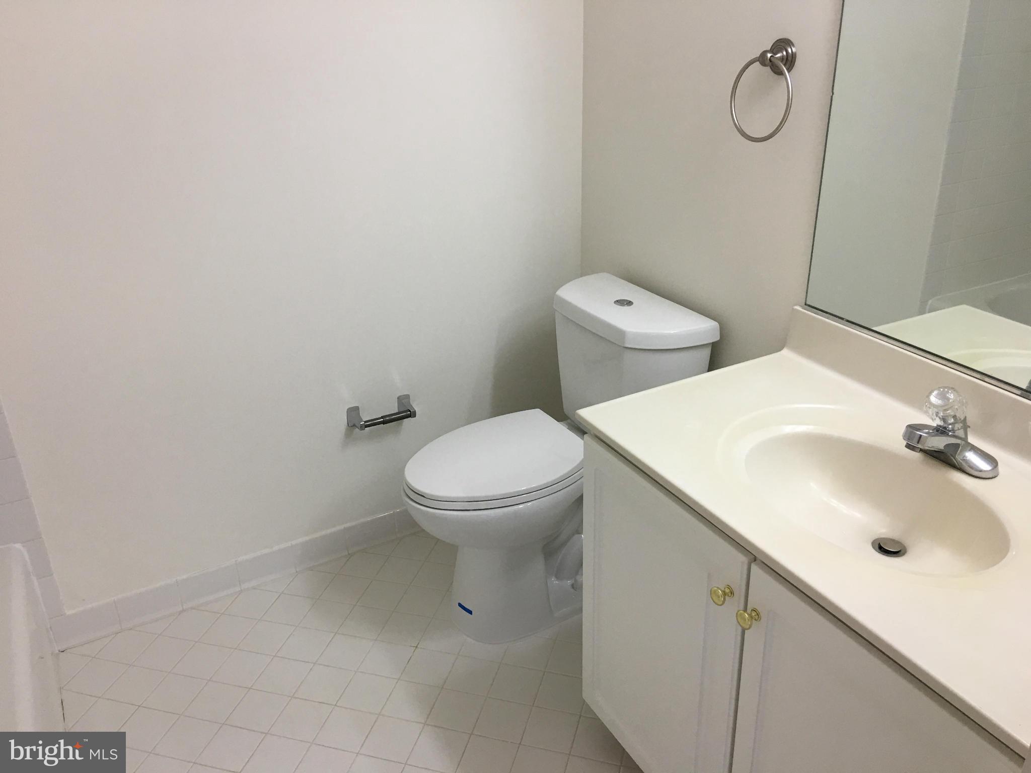 1301 Gatesmeadow Way Reston, VA 20194 - Photo 25 of 30 Bath