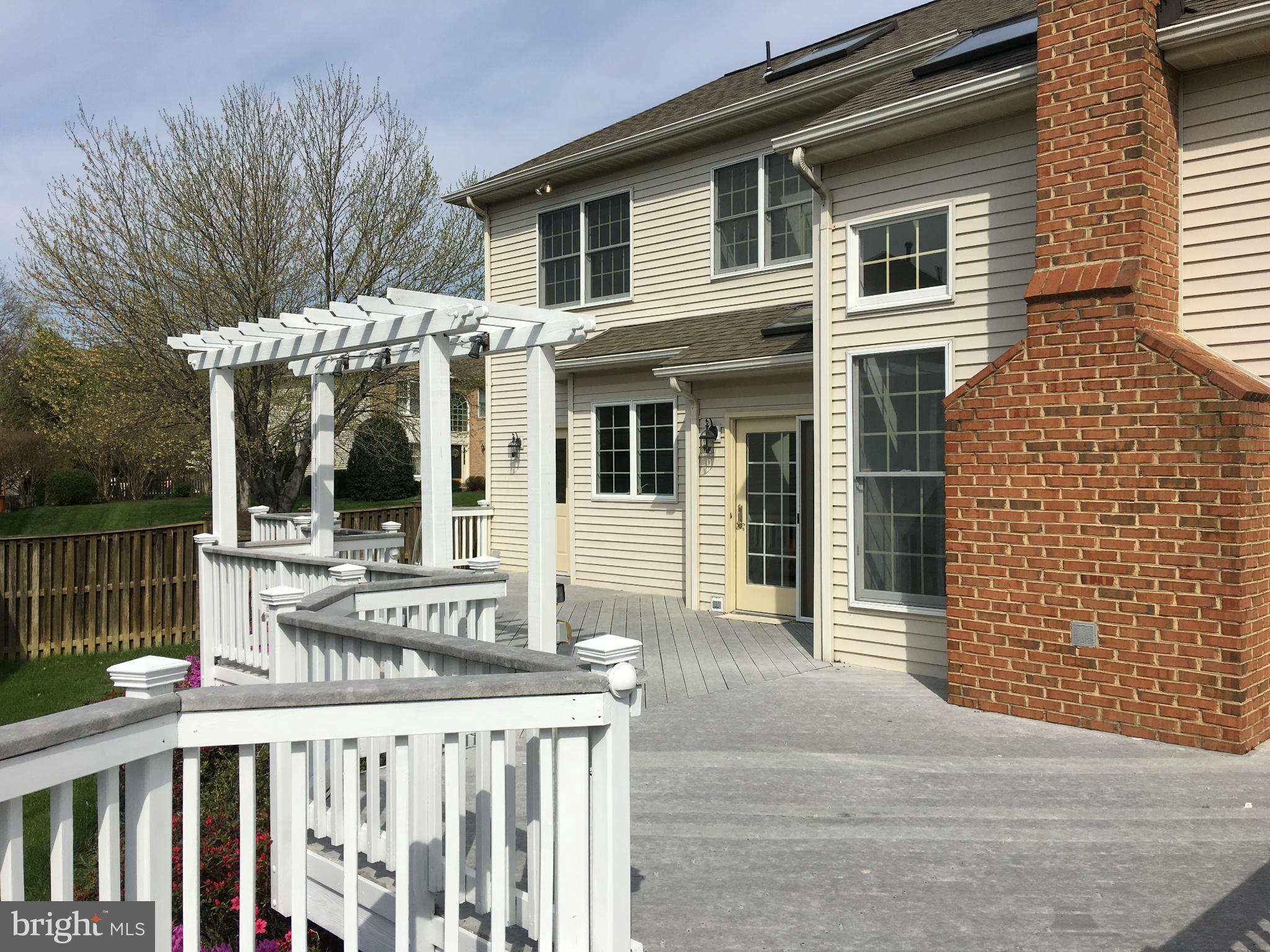 1301 Gatesmeadow Way Reston, VA 20194 - Photo 29 of 30 Exterior (Rear)