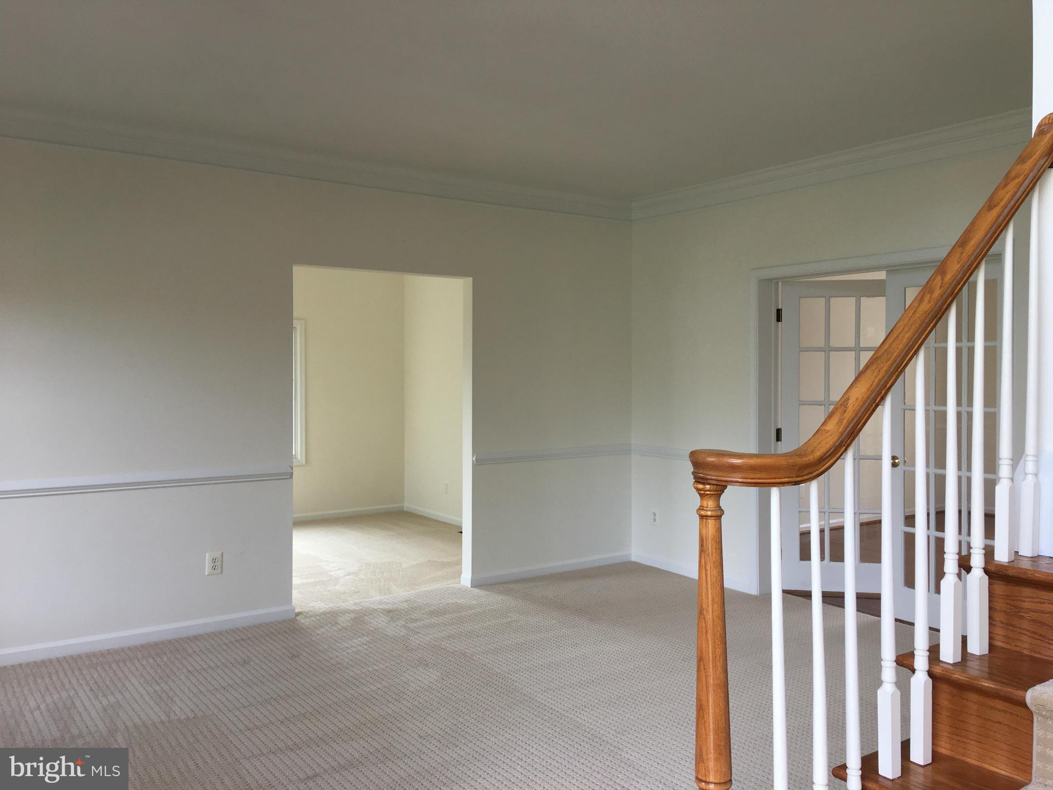 1301 Gatesmeadow Way Reston, VA 20194 - Photo 4 of 30 Living Room