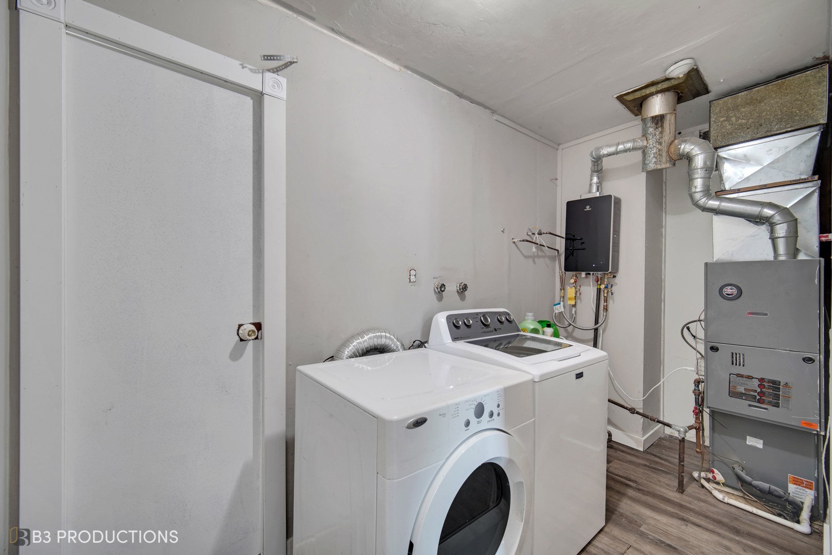 22 Arlington Drive Romeoville, IL 60446 - Photo 14 of 15 a utility room with dryer and washer