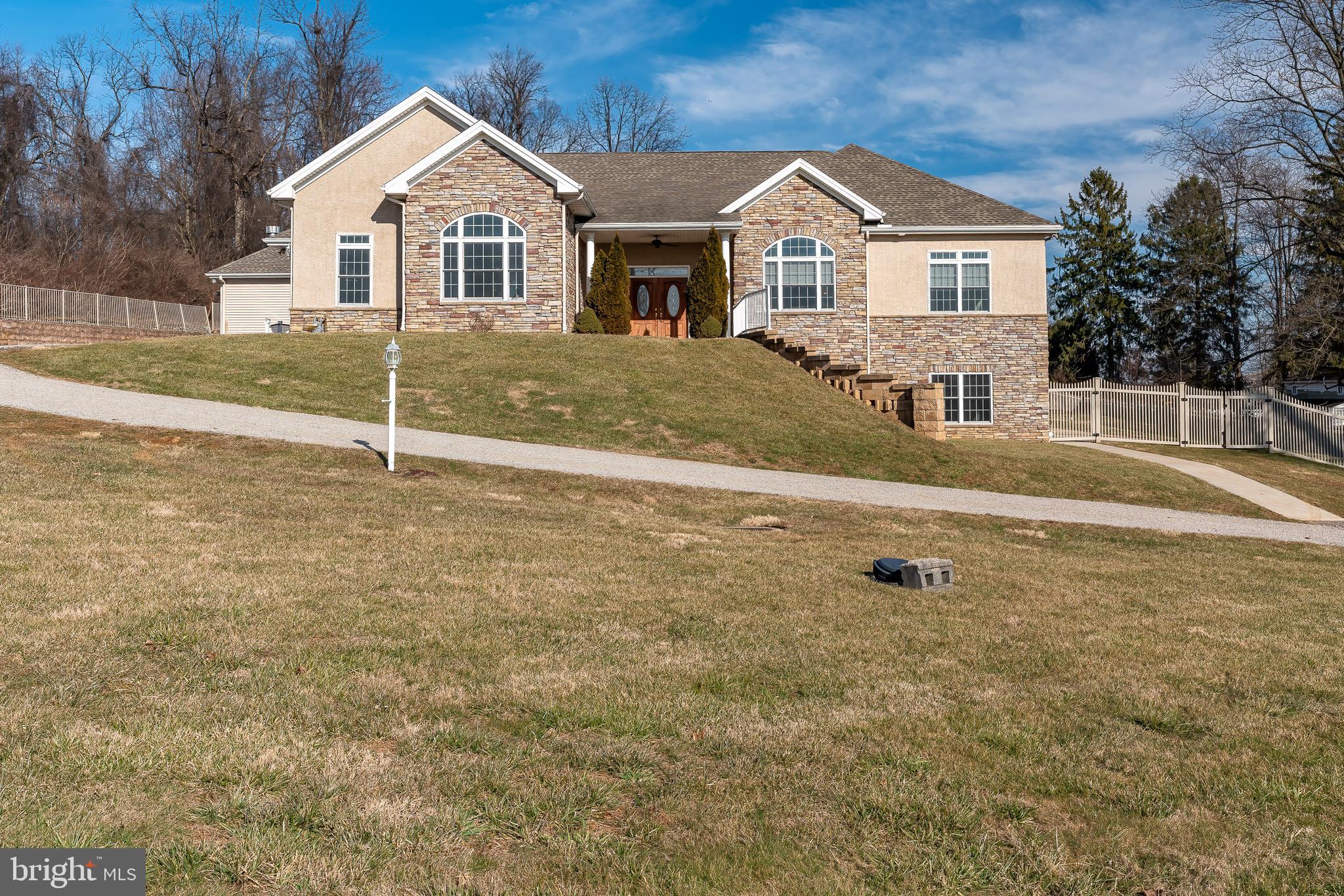385 Windsor Road York, PA 17402 - Photo 5 of 93 Gallery Image 5