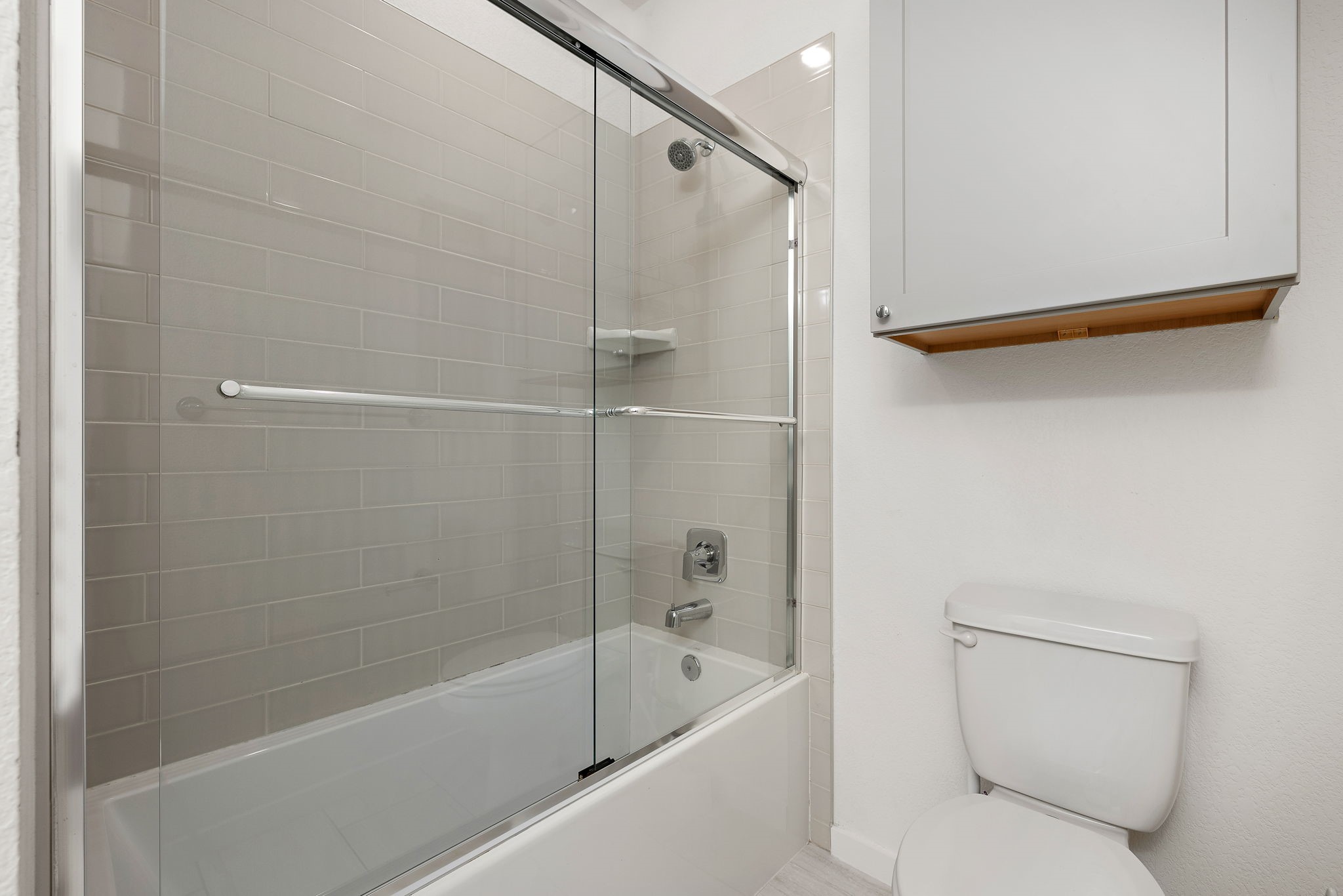 6404 Porter Street, Unit 1 Austin, TX 78741 - Photo 17 of 22 Guest bathroom with tub and shower.