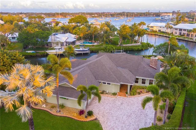 $2,360,000 | 4020 Southeast Whiticar Way, Stuart, FL 34997