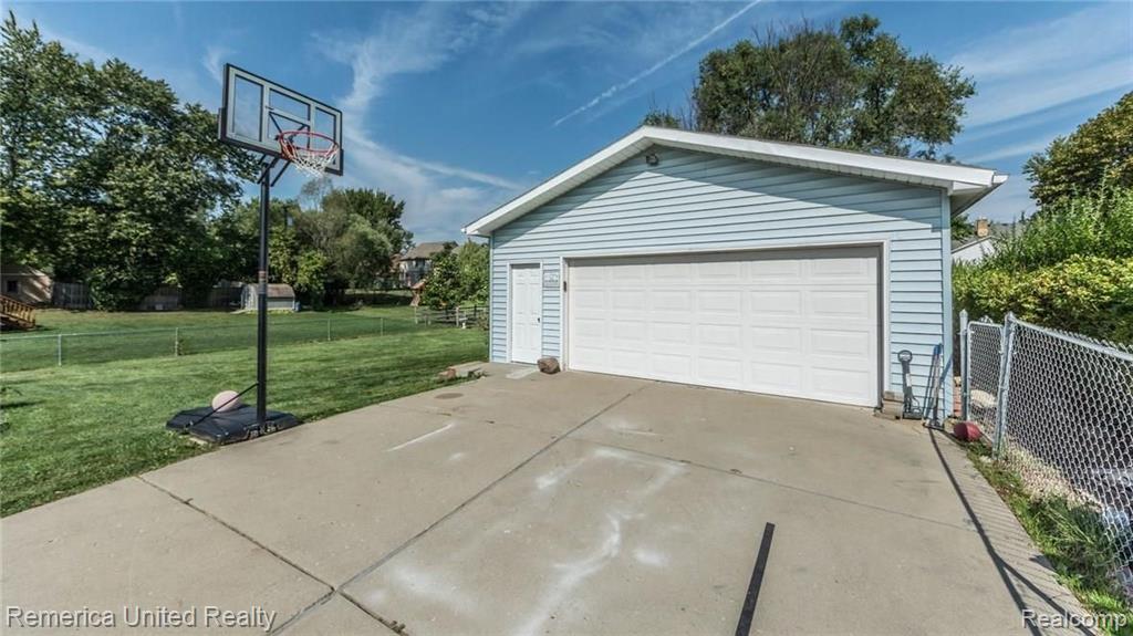 29520 Geraldine Road Farmington Hills, MI 48336 - Photo 36 of 44