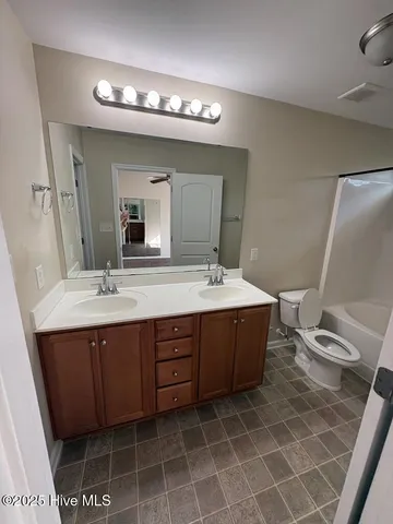 $1,300 | 626 Ebb Tide Lane, Sneads Ferry, NC 28460