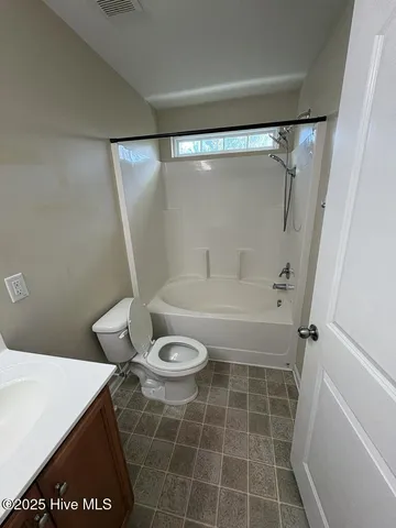 $1,300 | 626 Ebb Tide Lane, Sneads Ferry, NC 28460