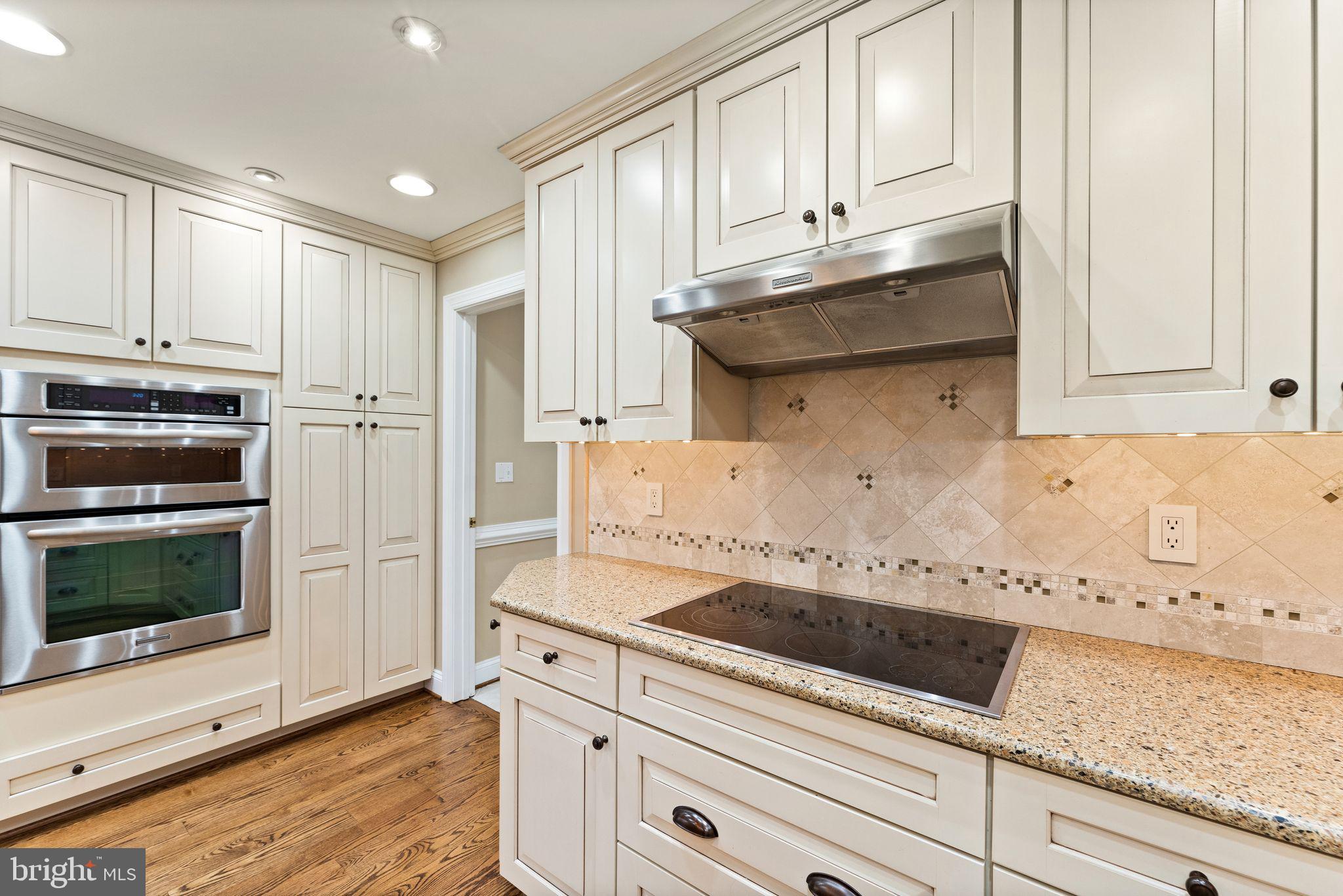 8084 Counselor Road Manassas, VA 20112 - Photo 19 of 62 Quartz Countertops!