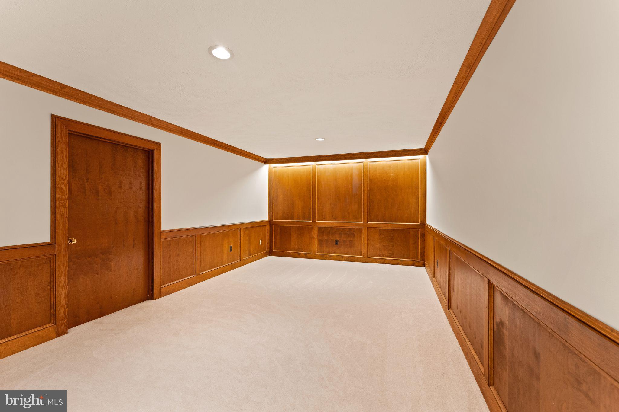 8084 Counselor Road Manassas, VA 20112 - Photo 43 of 62 Large Media Space!