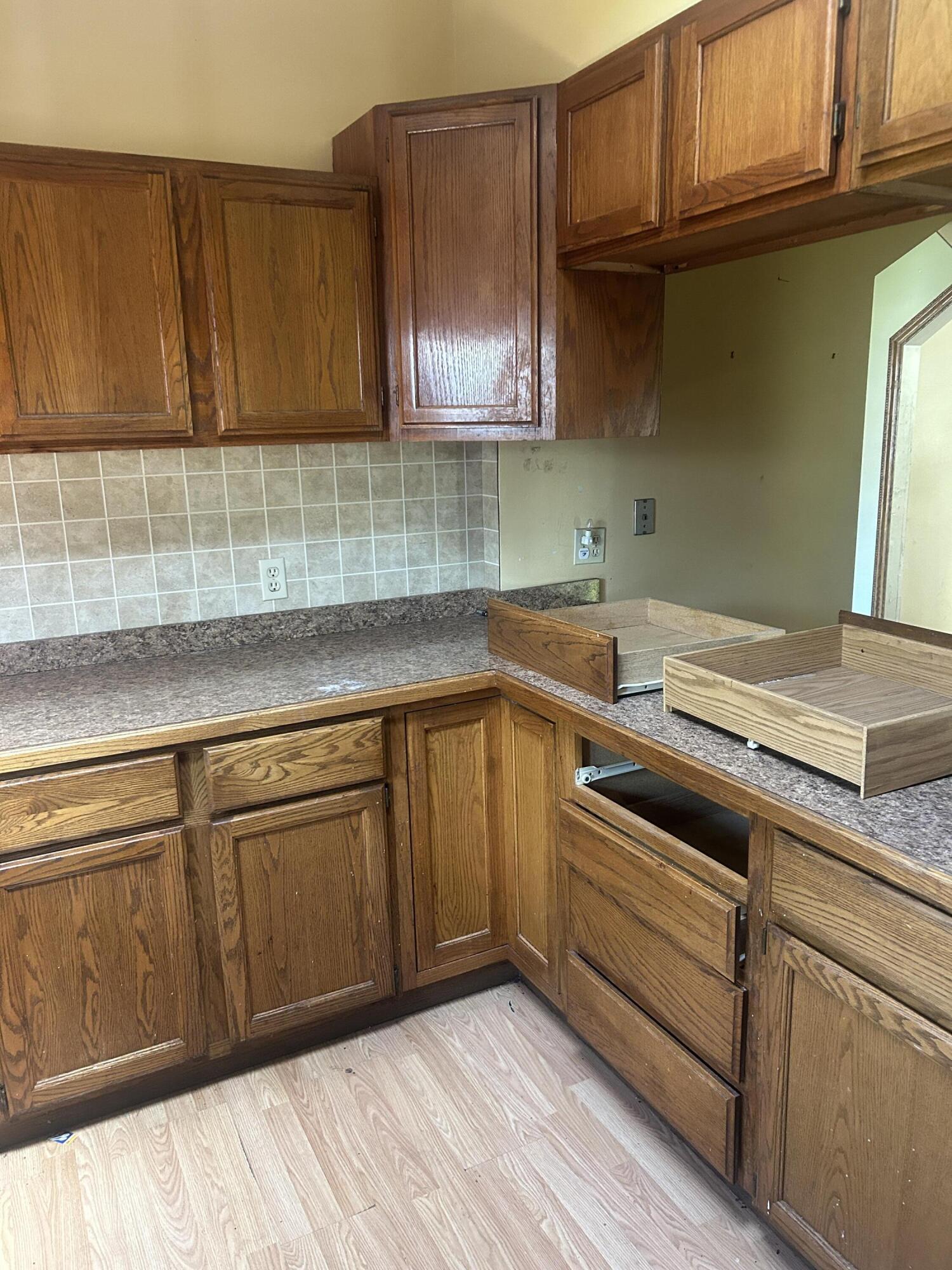 8105 Toepfer Road Warren, MI 48089 - Photo 10 of 21 IMG_5817