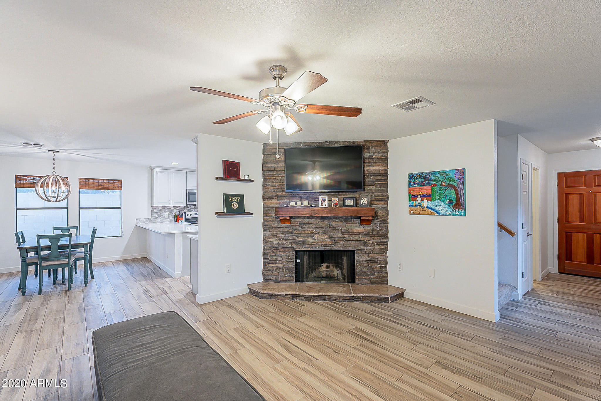 1501 East Mineral Road Gilbert, AZ 85234 - Photo 3 of 20 LR 2
