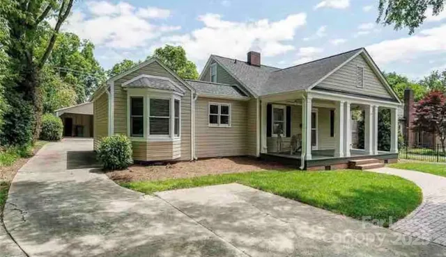 a view of a house with a yard and plants