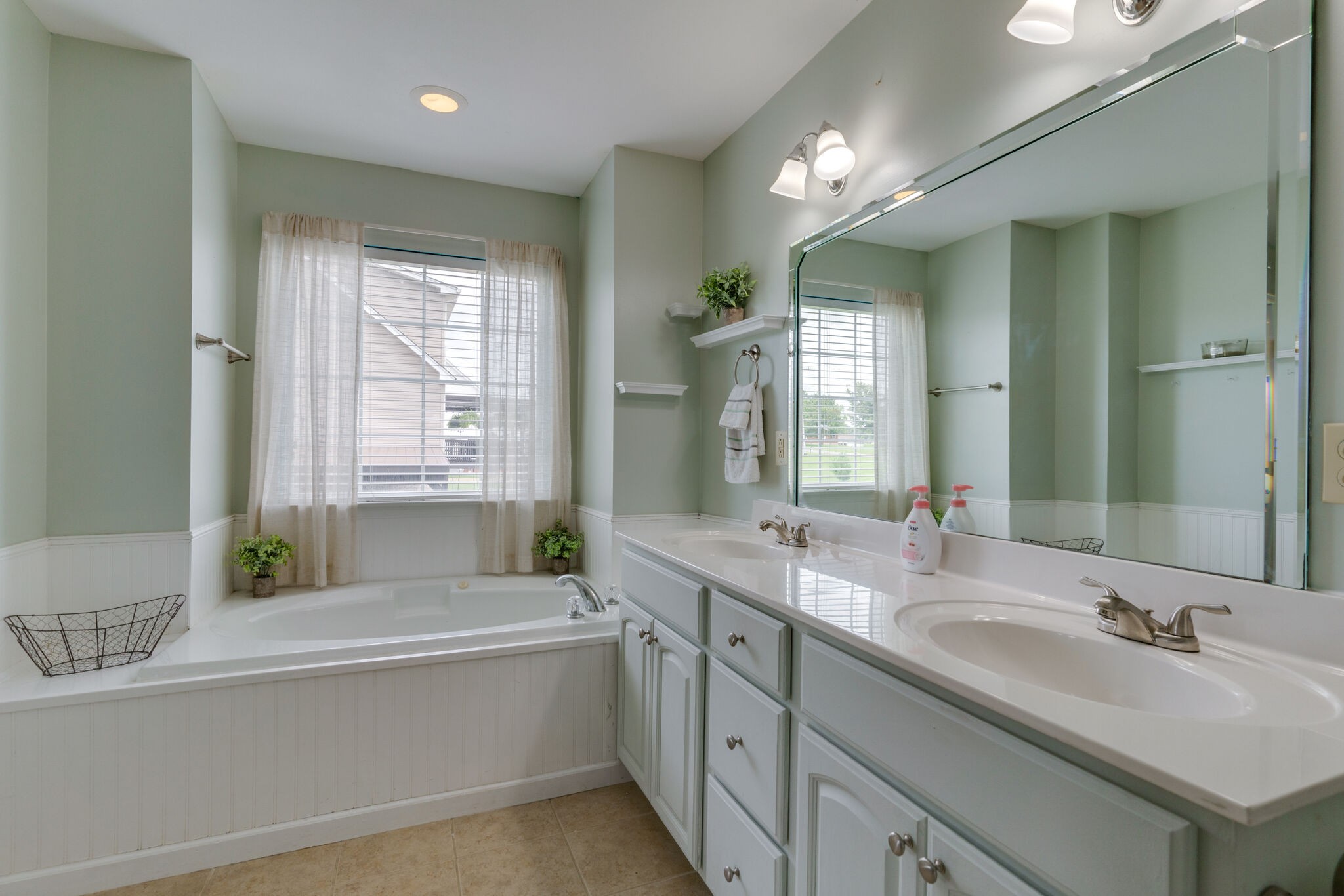 5259 East Robertson Road Cross Plains, TN 37049 - Photo 12 of 28 a bathroom with a tub sink and mirror