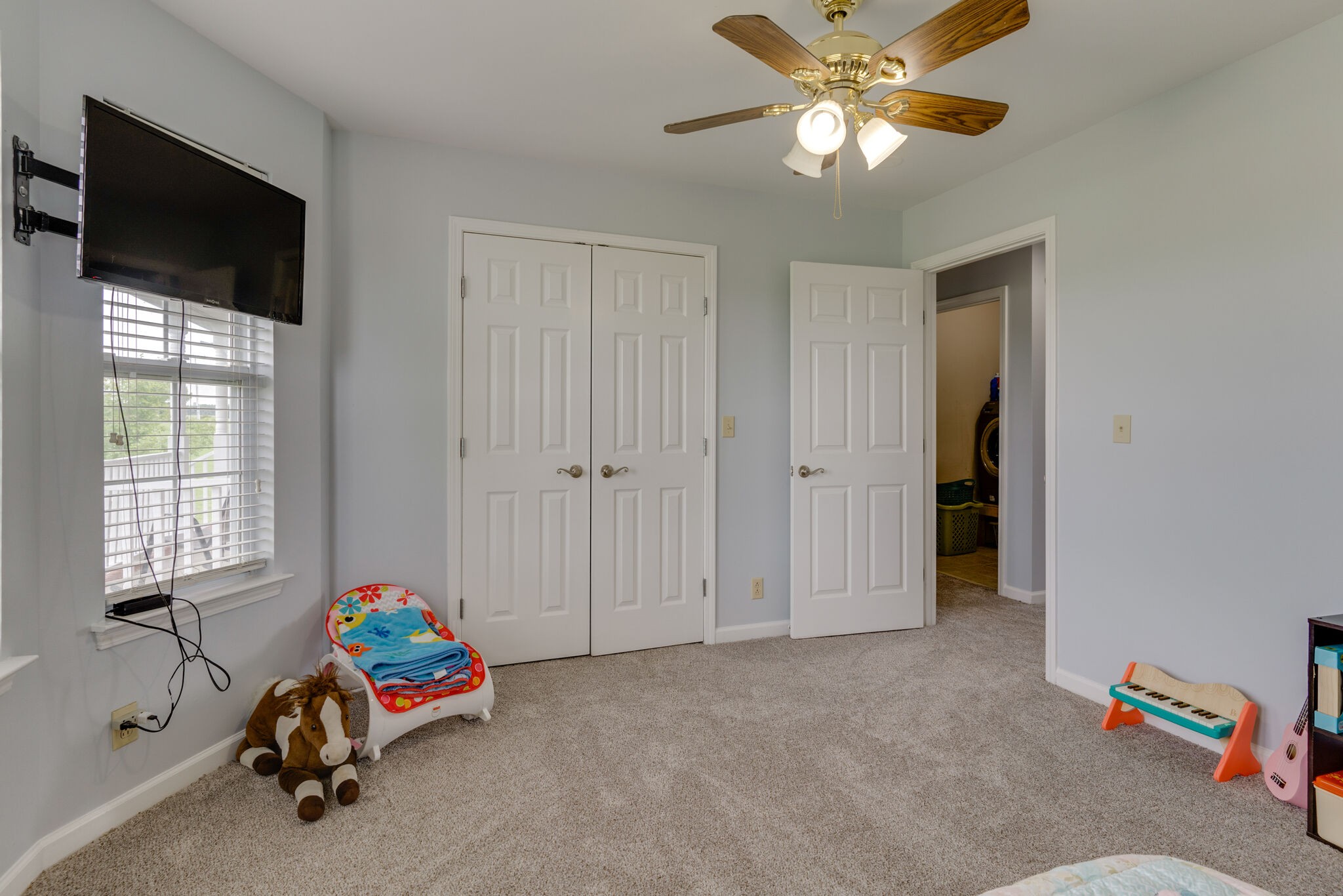 5259 East Robertson Road Cross Plains, TN 37049 - Photo 20 of 28 a living room with furniture and a flat screen tv