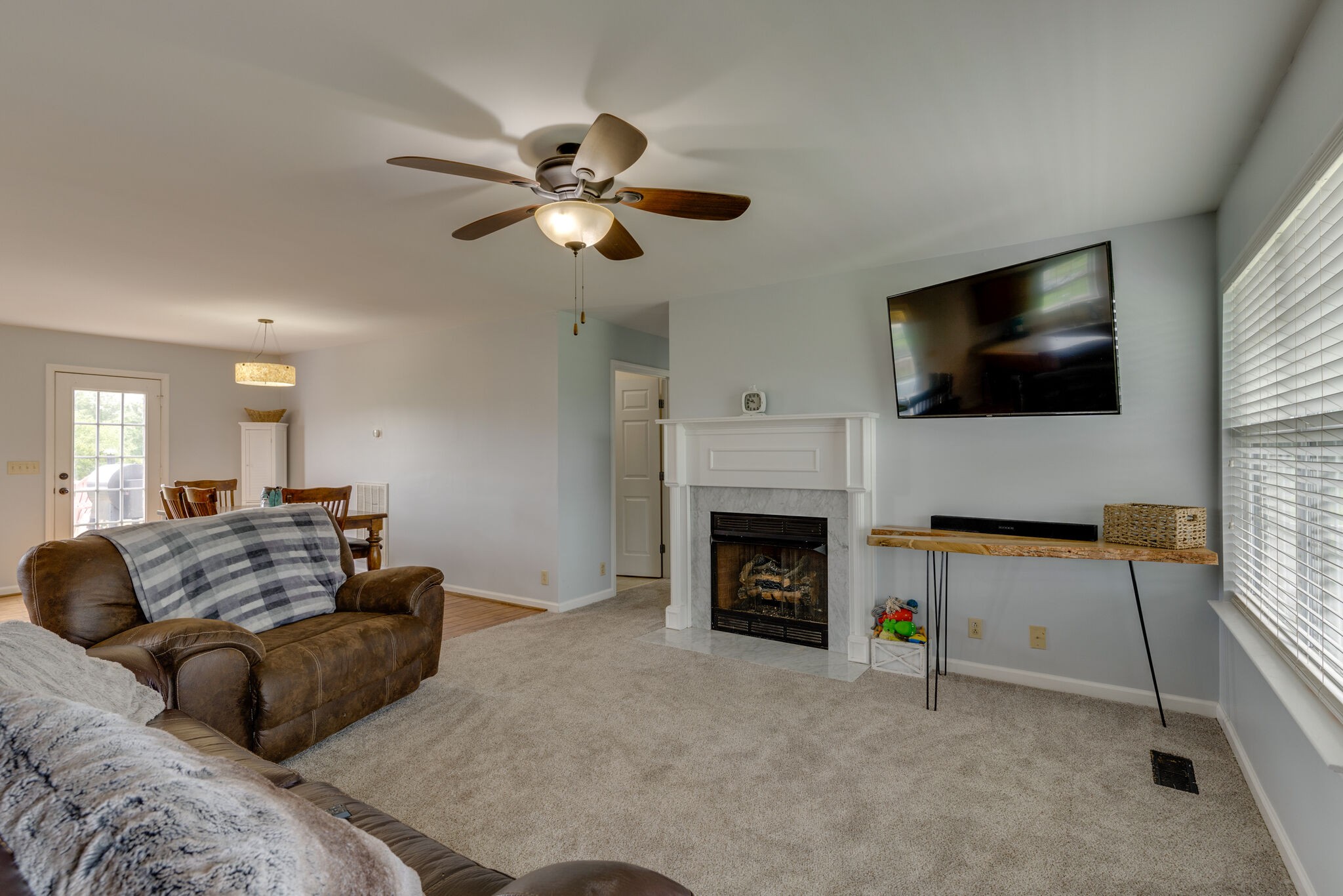 5259 East Robertson Road Cross Plains, TN 37049 - Photo 4 of 28 a living room with furniture and a flat screen tv
