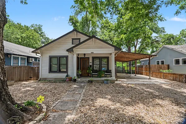 $3,775 | 2506 East Cesar Chavez Street, Austin, TX 78702
