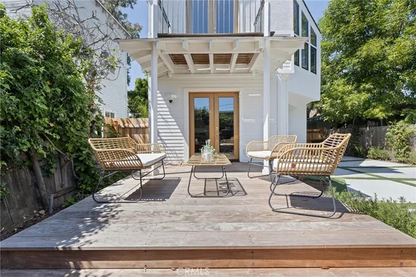 a view of a chair and table in backyard of the house