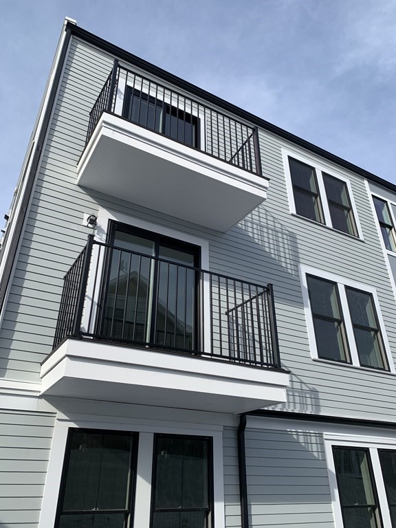 7 Saco Street, Unit 5 Boston, MA 02122 - Photo 5 of 8