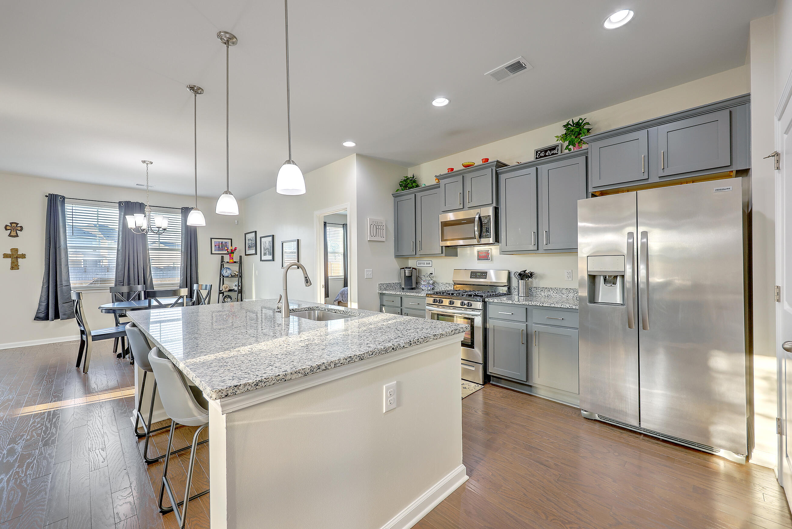 206 Rhodes Court Summerville, SC 29486 - Photo 11 of 42 Kitchen / Dining