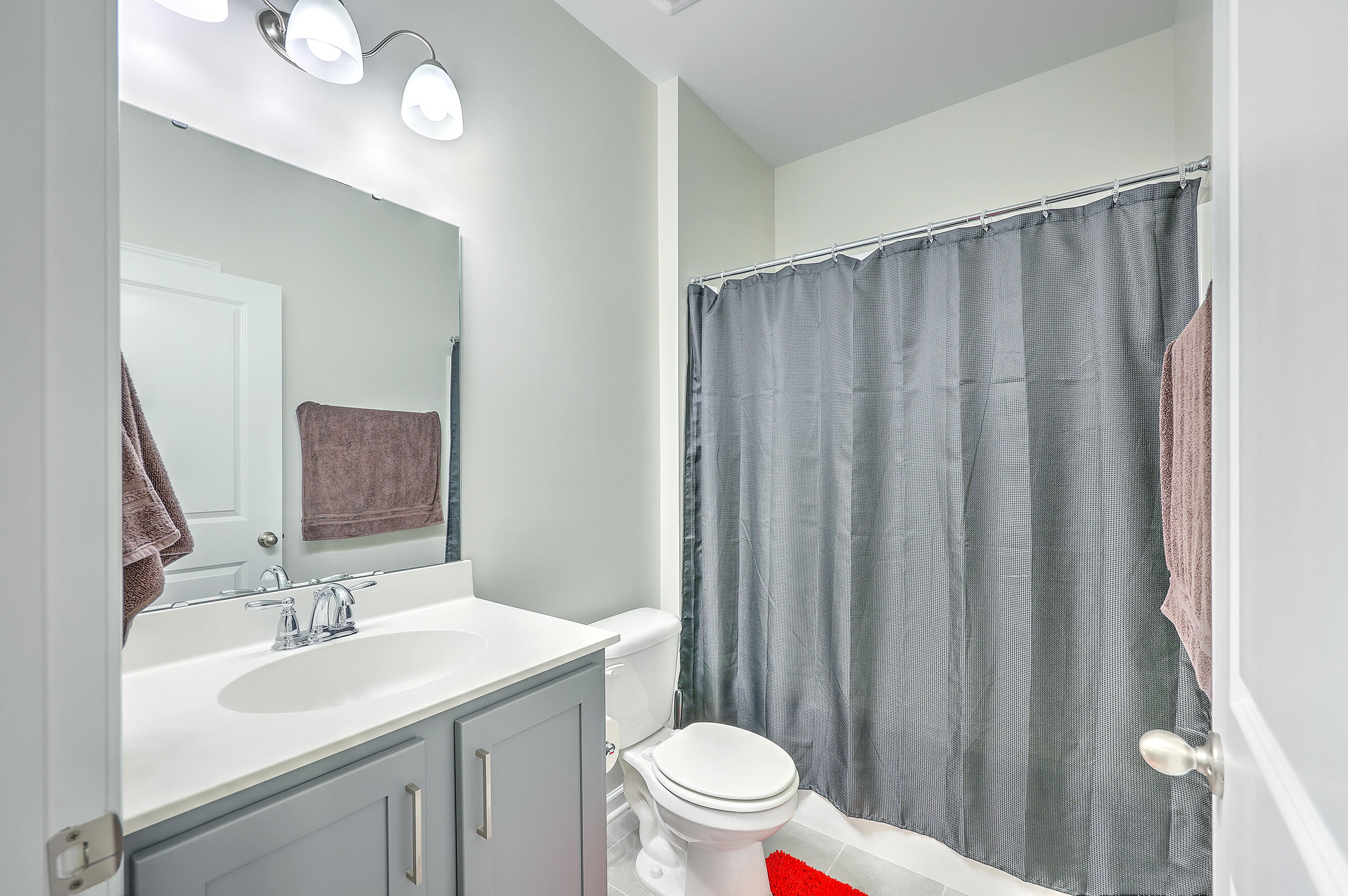 206 Rhodes Court Summerville, SC 29486 - Photo 20 of 42 Full Hallway Bathroom