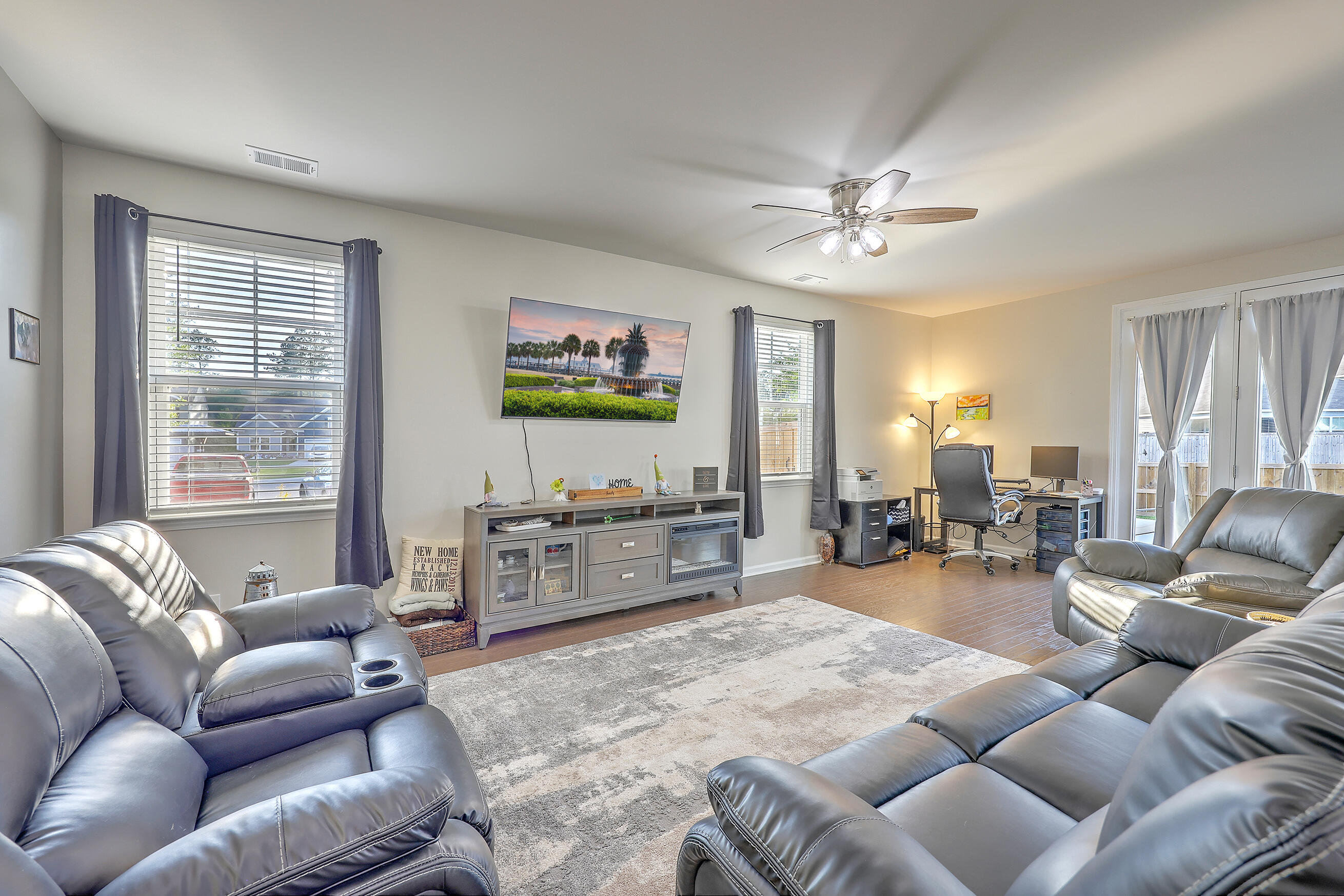 206 Rhodes Court Summerville, SC 29486 - Photo 5 of 42 Living Room