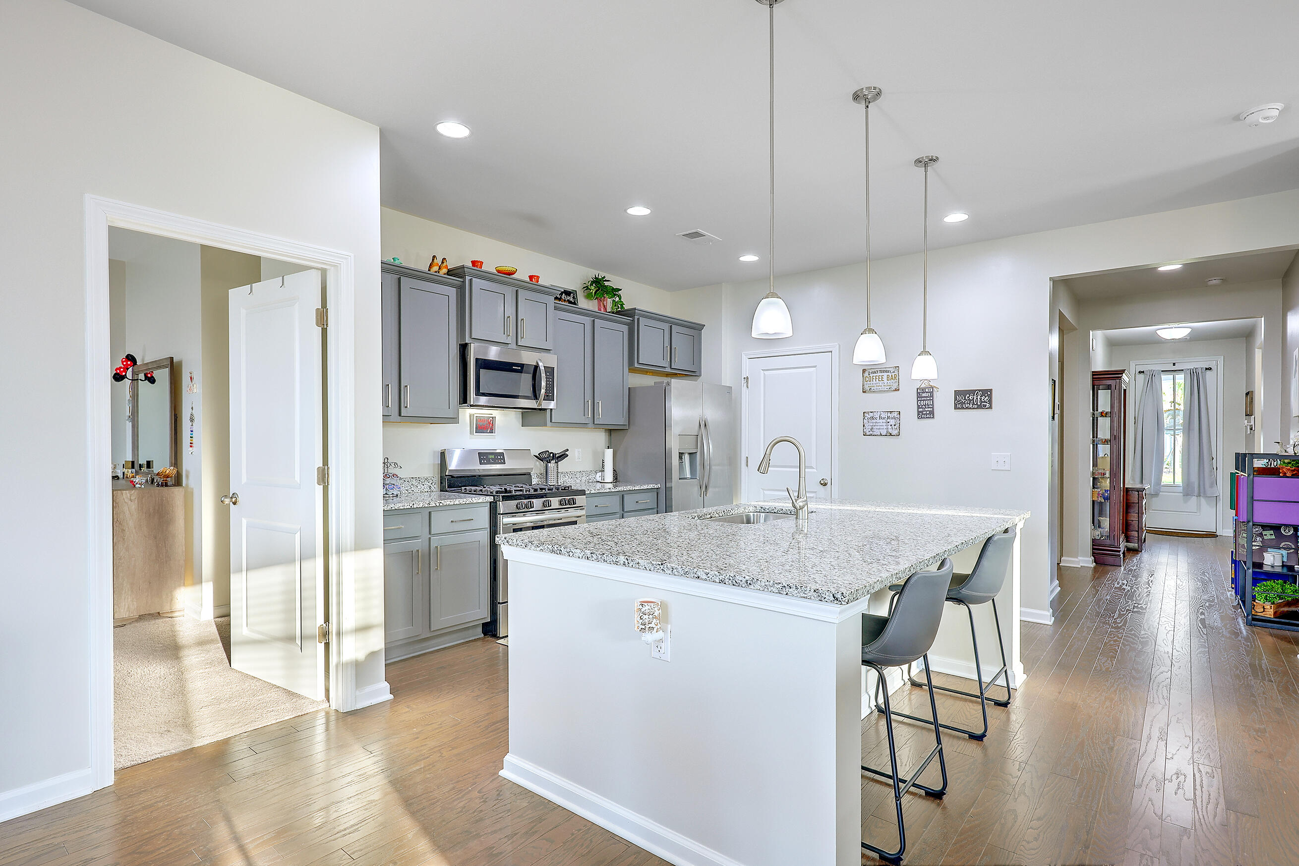 206 Rhodes Court Summerville, SC 29486 - Photo 10 of 42 Kitchen / Foyer