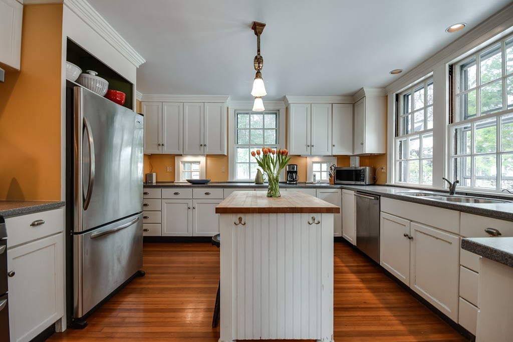 17 Cypress Road Wellesley, MA 02481 - Photo 7 of 25