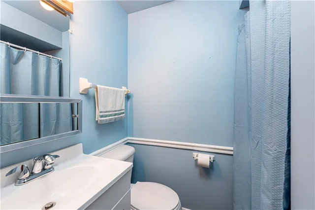 a view of a livingroom with furniture