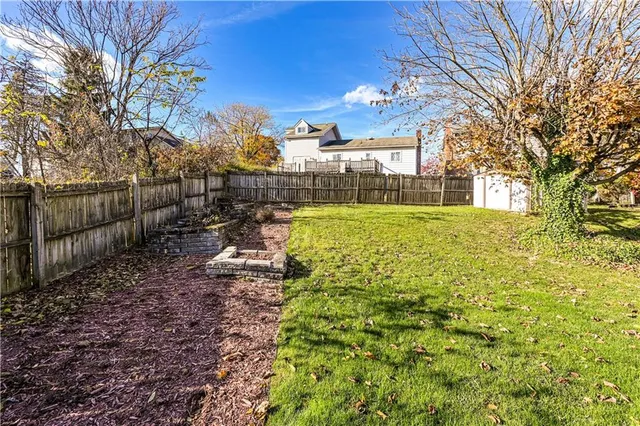 a view of a yard in front of a house