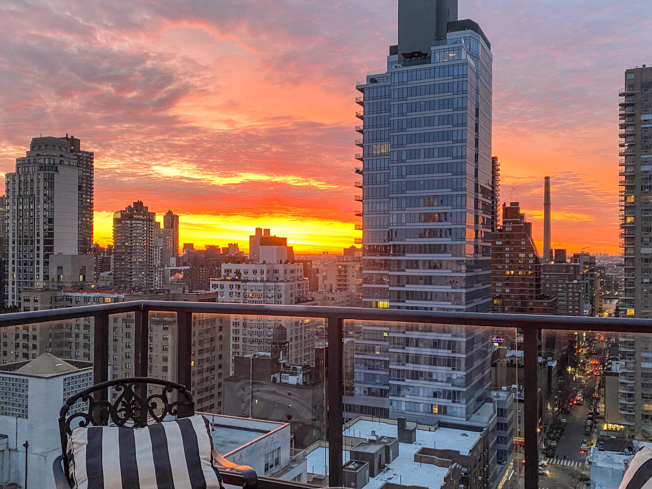 200 East 74th Street, Unit 21A Manhattan, NY 10021 - Photo 4 of 14