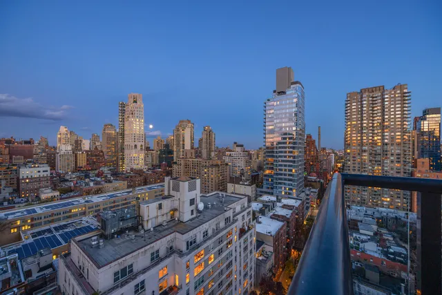 $2,649,000 | 200 East 74th Street, Unit 21A | Lenox Hill