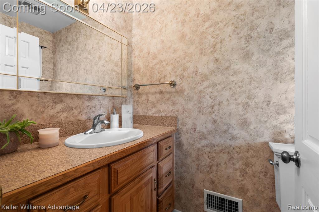 348 Willow Tree Lane Rochester, MI 48306 - Photo 17 of 56