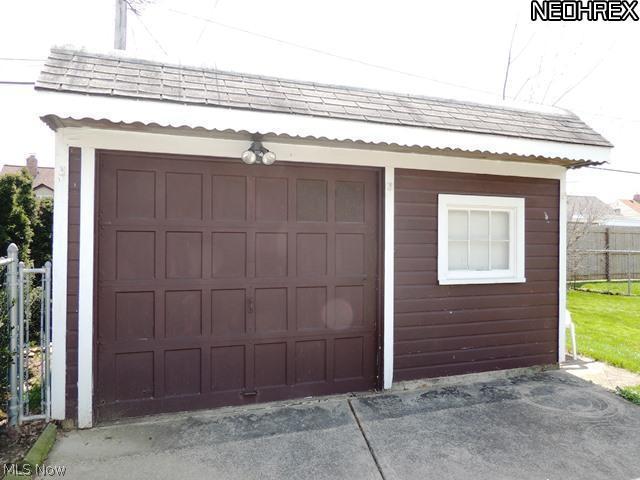7619 Spring Garden Road Cleveland, OH 44129 - Photo 24 of 25