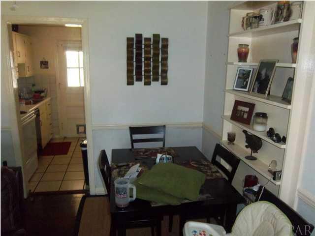 212 Betty Road Pensacola, FL 32507 - Photo 4 of 12 Breakfast eating area