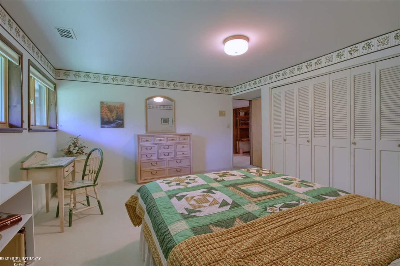 1610 East Gunn Road Rochester, MI 48306 - Photo 26 of 38 Lower Level 3rd Bedroom