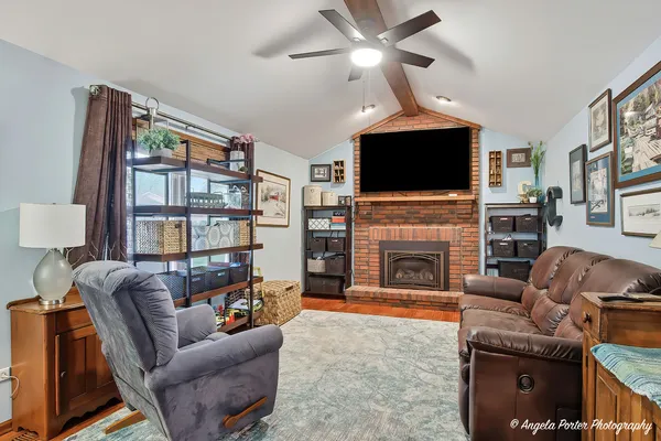 $389,900 | 664 Longview Drive, Antioch, IL 60002