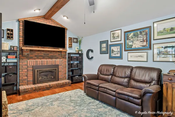 $389,900 | 664 Longview Drive, Antioch, IL 60002