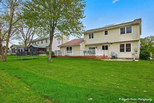 $389,900 | 664 Longview Drive, Antioch, IL 60002