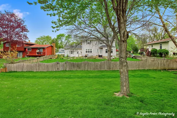 $389,900 | 664 Longview Drive, Antioch, IL 60002