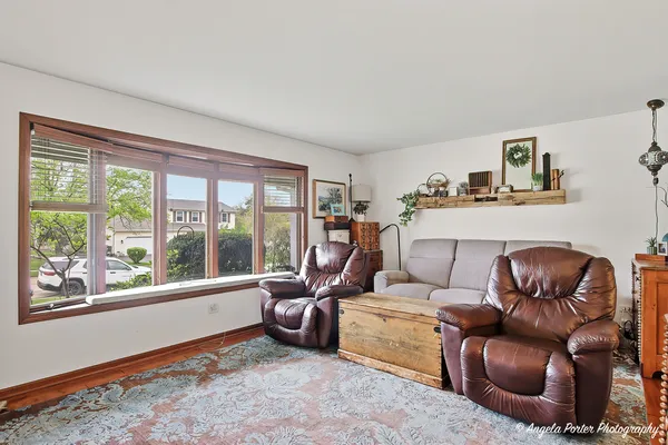 $389,900 | 664 Longview Drive, Antioch, IL 60002