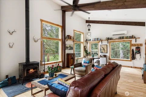 $1,195,000 | 5287 Maxwelton Road, Langley, WA 98260