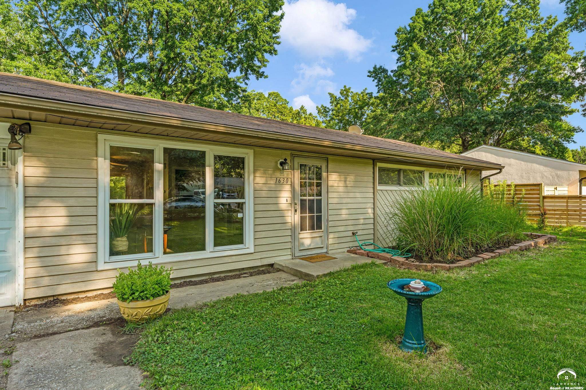 1630 Delaware Street Lawrence, KS 66044 - Photo 4 of 37