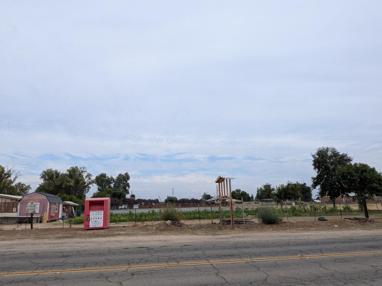 284 South Temperance Avenue Fresno, CA 93737 - Photo 5 of 23 a view of a city