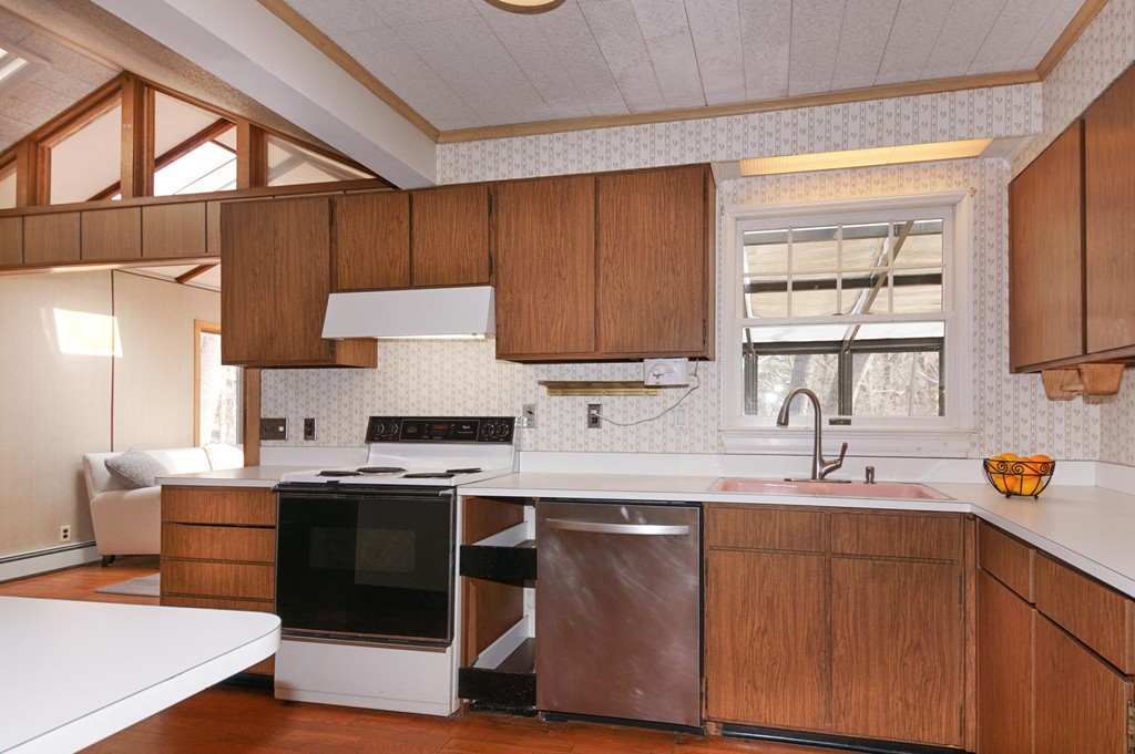 116 Lake Road Framingham, MA 01701 - Photo 14 of 26 Gallery Image 14