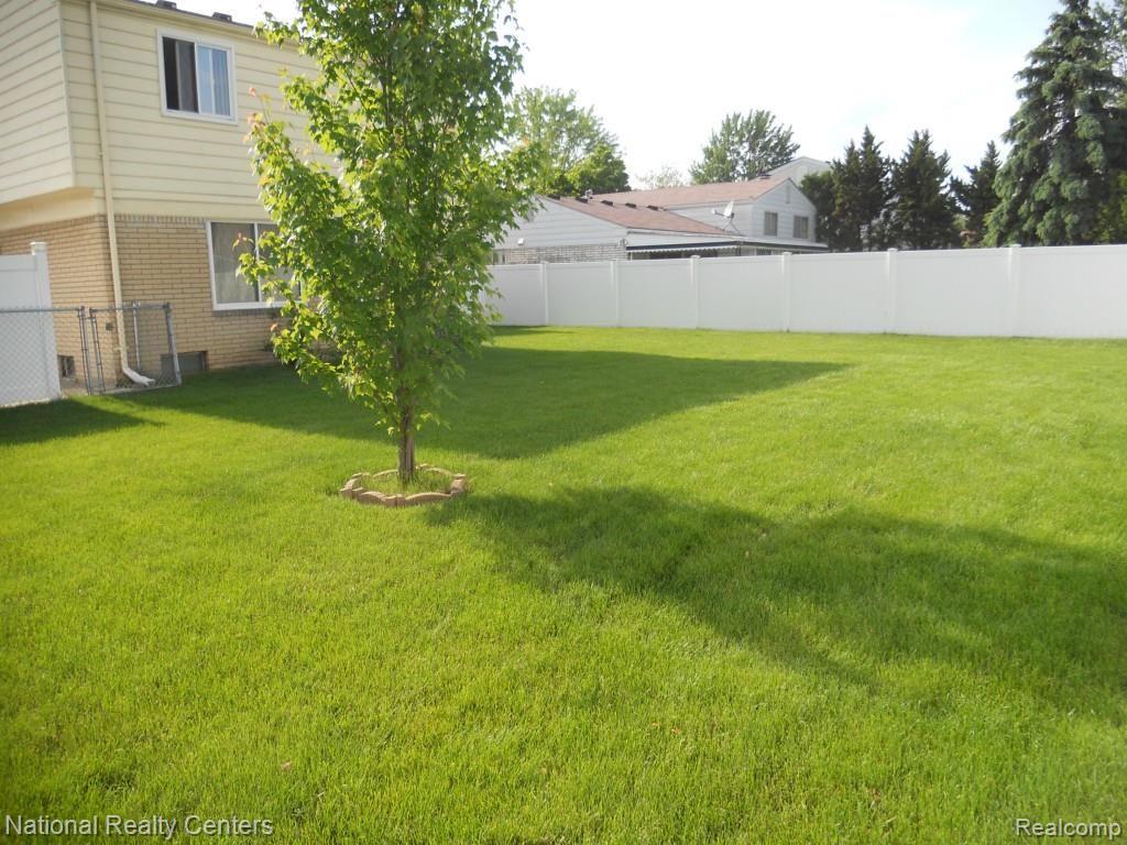 1626 Ranier Street Canton, MI 48187 - Photo 5 of 24