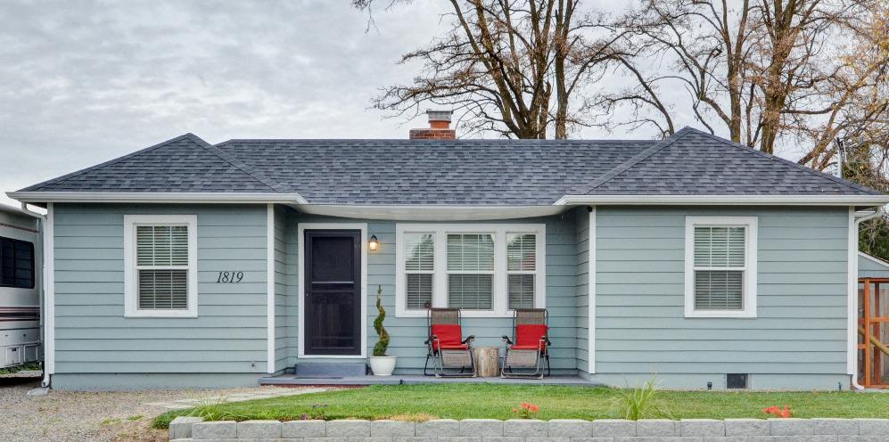 1819 Spring Street Medford, OR 97504 - Photo 1 of 27 Super clean and move in ready.