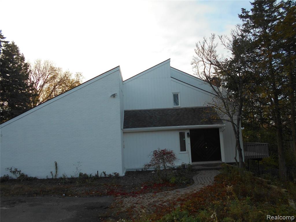 1965 Lone Pine Road Bloomfield Hills, MI 48302 - Photo 3 of 24