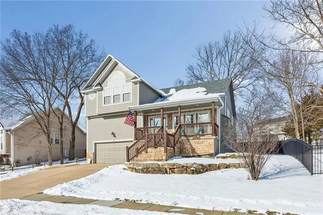 $425,000 | 8544 Primrose Street, De Soto, KS 66018