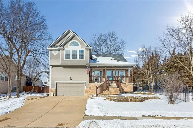 $425,000 | 8544 Primrose Street, De Soto, KS 66018