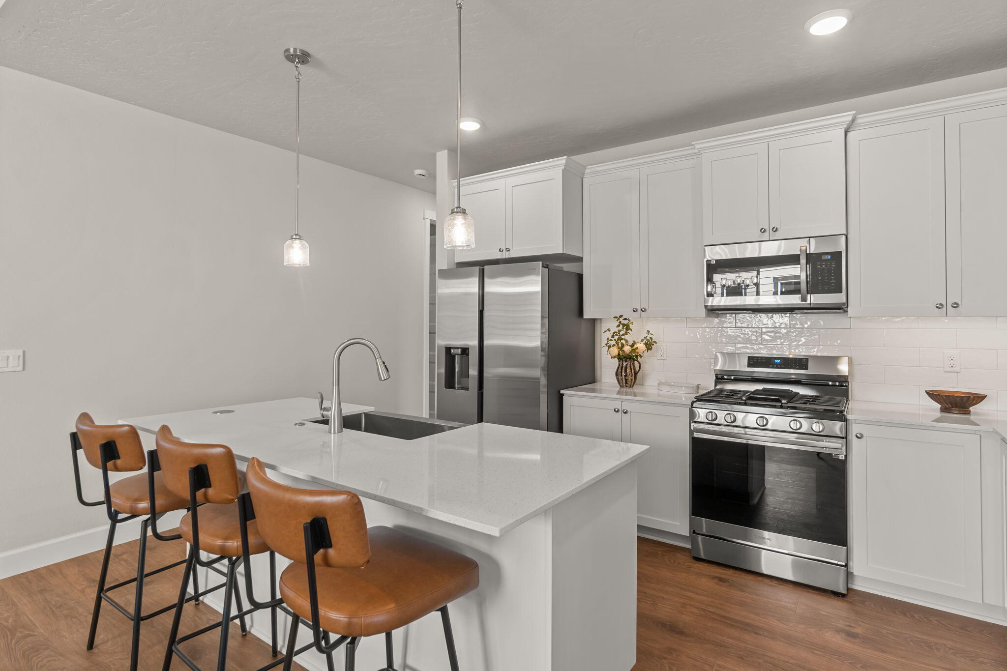 2871 Northeast Wells Acres Road, Unit 14 Bend, OR 97701 - Photo 10 of 26 Open kitchen design