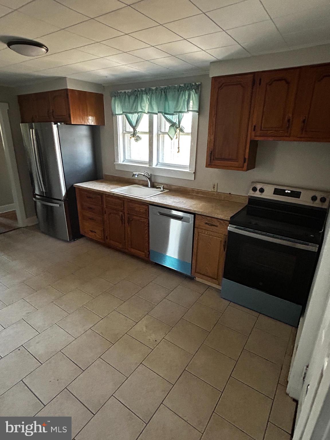 10 Boraten Road Royersford, PA 19468 - Photo 11 of 11 a kitchen with stainless steel appliances granite countertop a stove a sink and a refrigerator